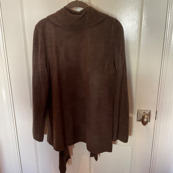Karen Scott chocolate colored cardigan PL, ruffle detailing - Picture 3 of 3